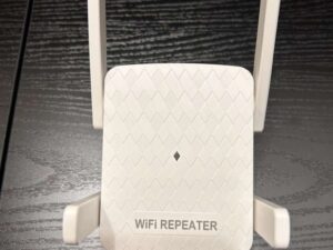 1200M WiFi Extender, Dual Band 5G/2.4GHz, 360° with 4 Antennas Full Coverage WiFi Signal Enhancer, Wireless WiFi Signal Amplifier (Unable to Recognize passwords with Special Characters)